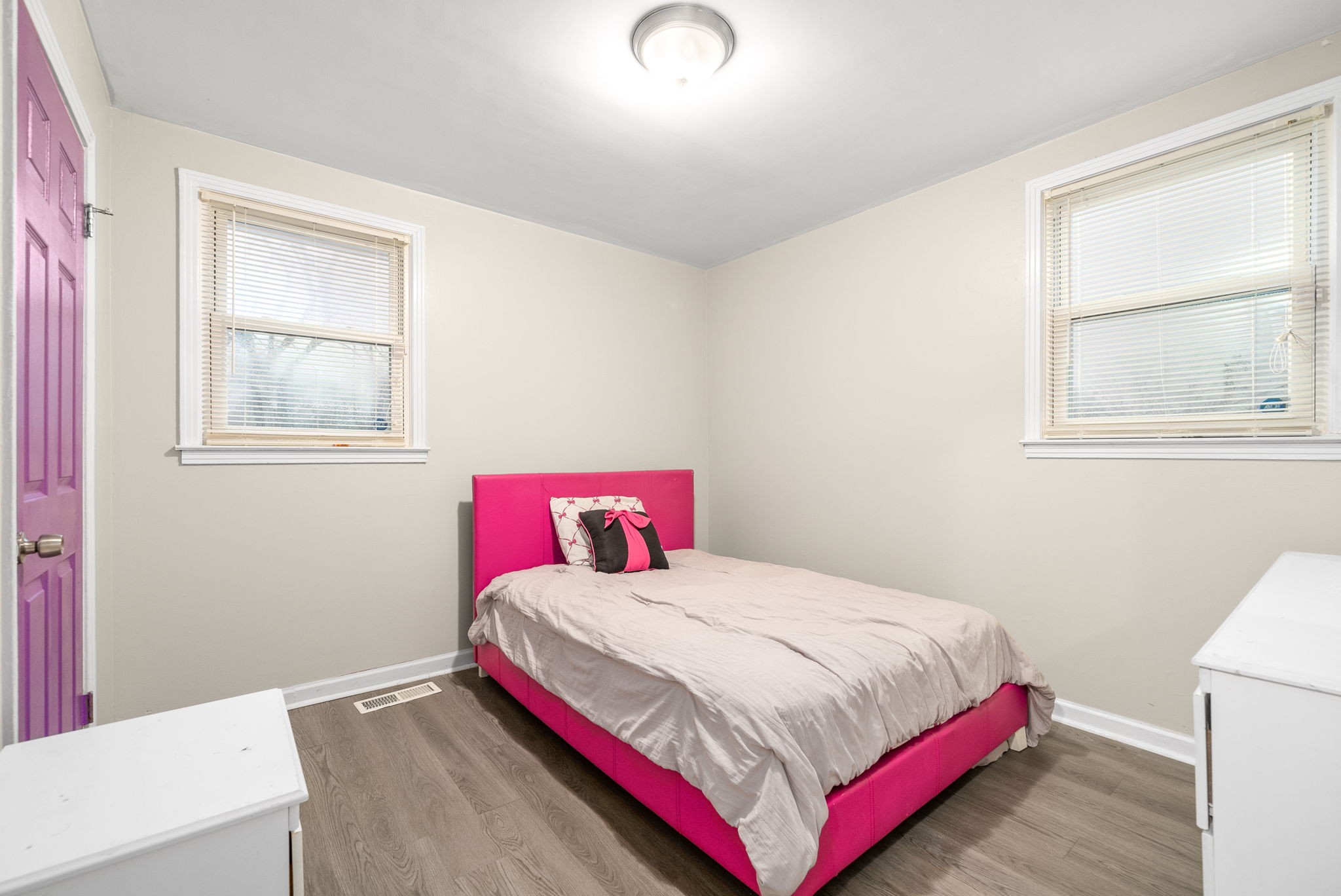 832 Pollard Road Clarksville, TN 37042 - Photo 16 of 30 a bedroom with a bed and a window