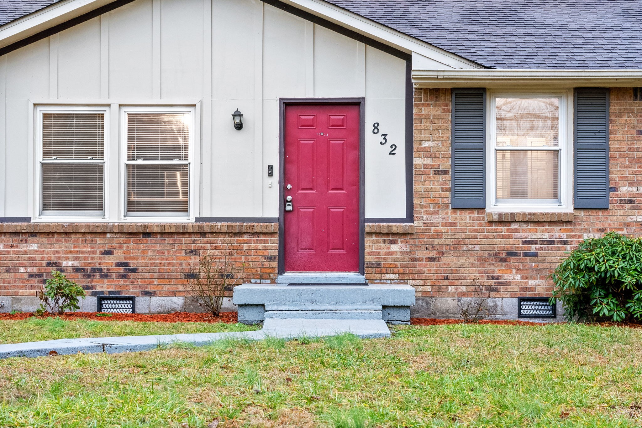 832 Pollard Road Clarksville, TN 37042 - Photo 2 of 30 a front view of a house with a yard