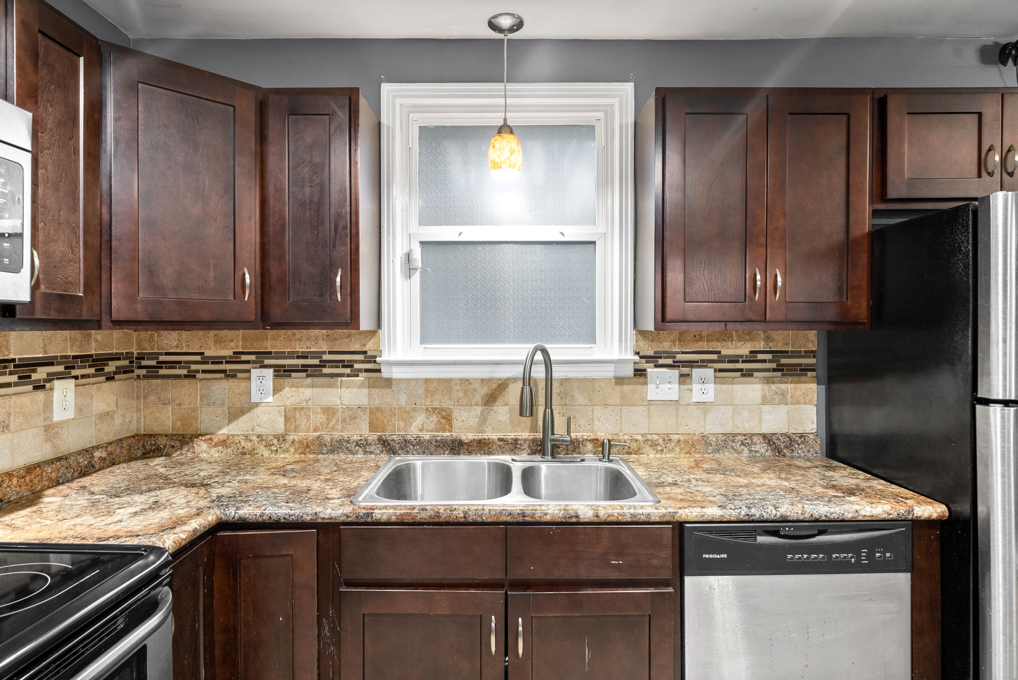 832 Pollard Road Clarksville, TN 37042 - Photo 10 of 30 a kitchen with granite countertop a sink and a stove