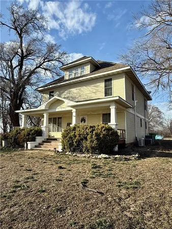 $279,900 | 17850 10th Road, Parsons, KS 67357