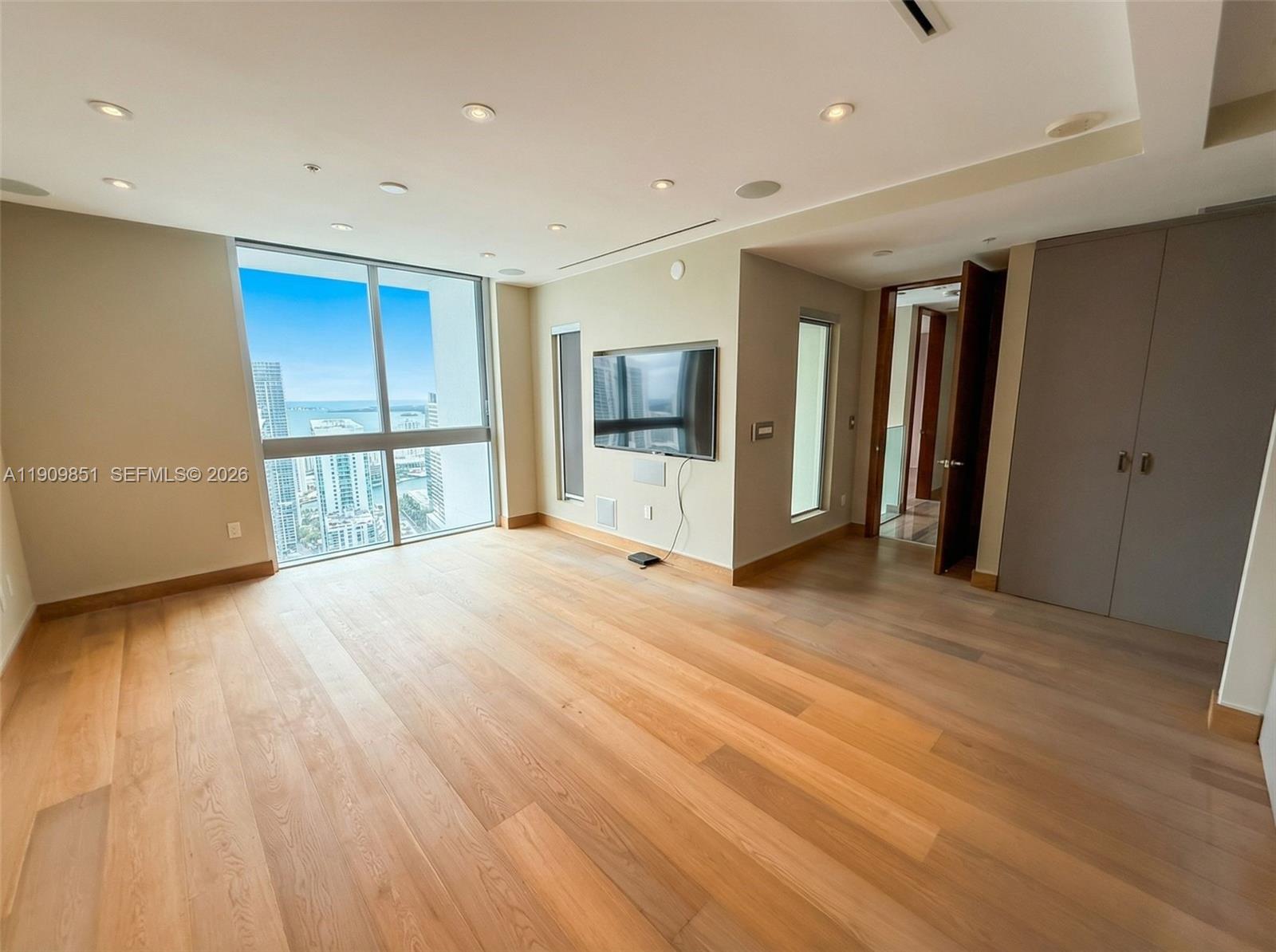 92 Southwest 3rd Street, Unit PH5213 Miami, FL 33130 - Photo 19 of 24 a big room with wooden floor and windows