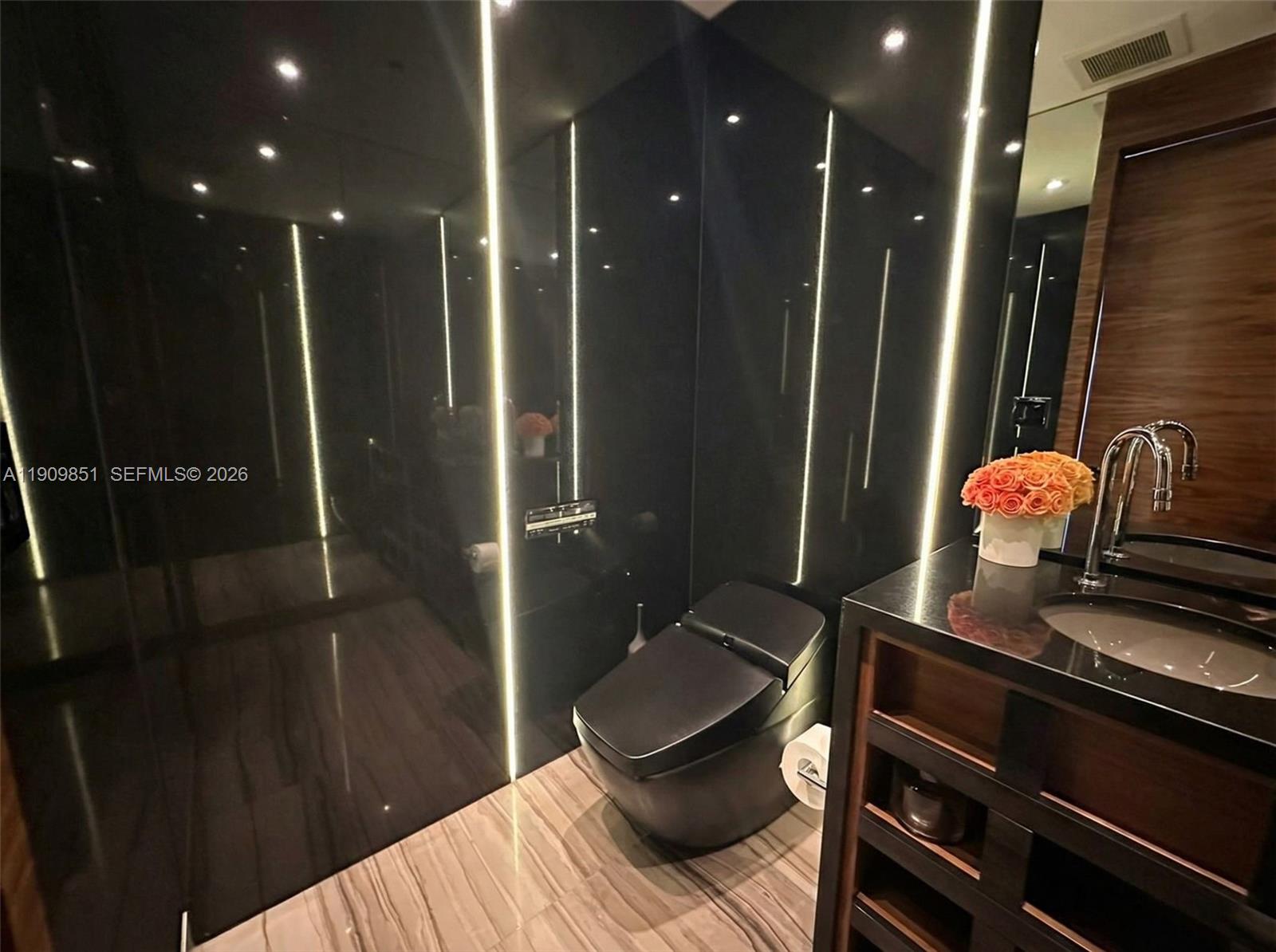 92 Southwest 3rd Street, Unit PH5213 Miami, FL 33130 - Photo 22 of 24 a bathroom with a mirror