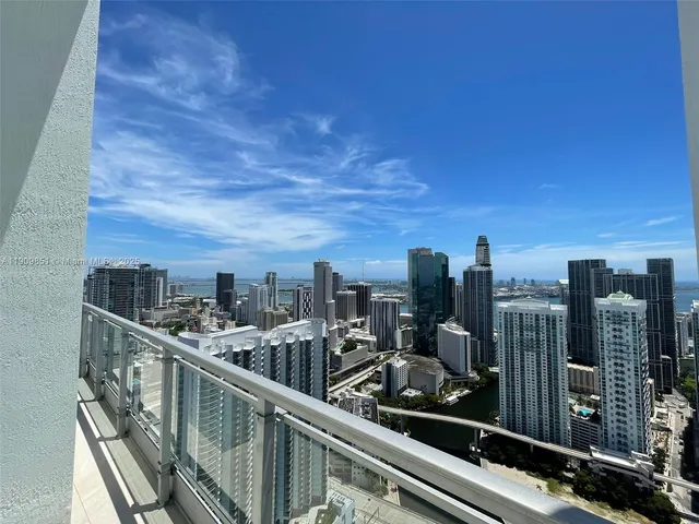 $11,500 | 92 Southwest 3rd Street, Unit PH5213, Miami, FL 33130