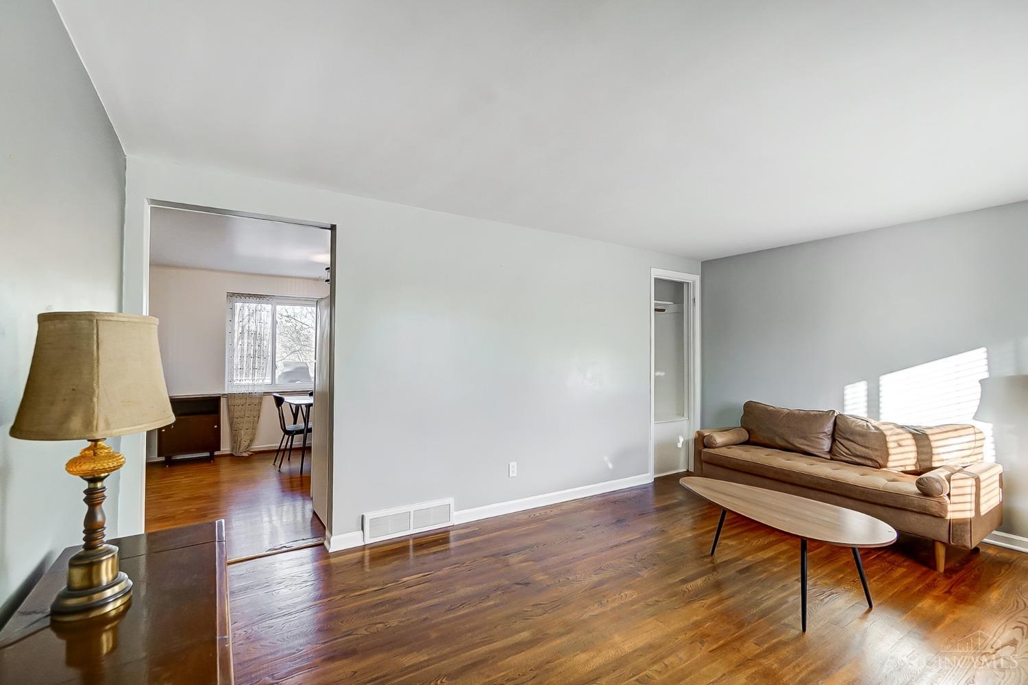 4842 Hanley Road Cincinnati, OH 45247 - Photo 2 of 38