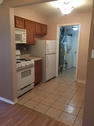 $289,900 | 5715 Dutch Mill Court, Unit C, Hanover Park, IL 60133