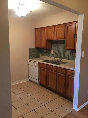 $289,900 | 5715 Dutch Mill Court, Unit C, Hanover Park, IL 60133