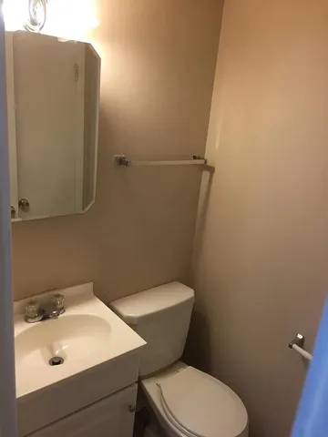 $289,900 | 5715 Dutch Mill Court, Unit C, Hanover Park, IL 60133