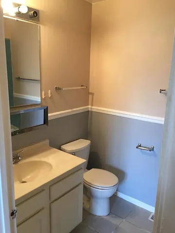 $289,900 | 5715 Dutch Mill Court, Unit C, Hanover Park, IL 60133