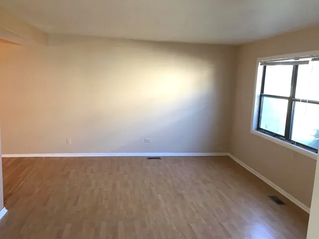 $289,900 | 5715 Dutch Mill Court, Unit C, Hanover Park, IL 60133