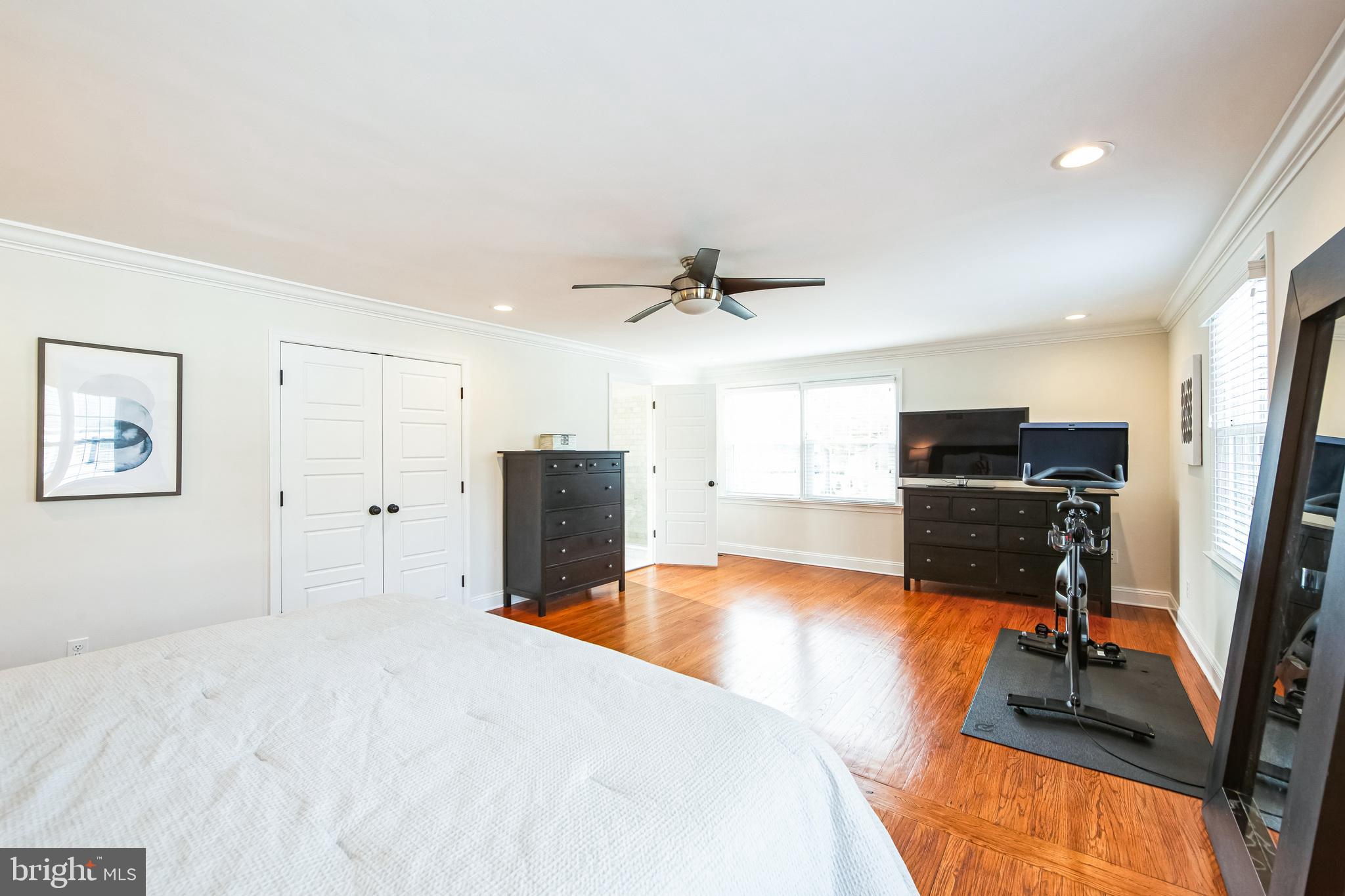 131 Clover Hill Lane Wayne, PA 19087 - Photo 22 of 50 a large bedroom with a bed and a flat screen tv