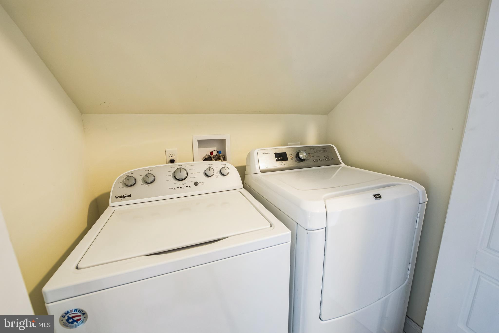 131 Clover Hill Lane Wayne, PA 19087 - Photo 32 of 50 a utility room with dryer and washer
