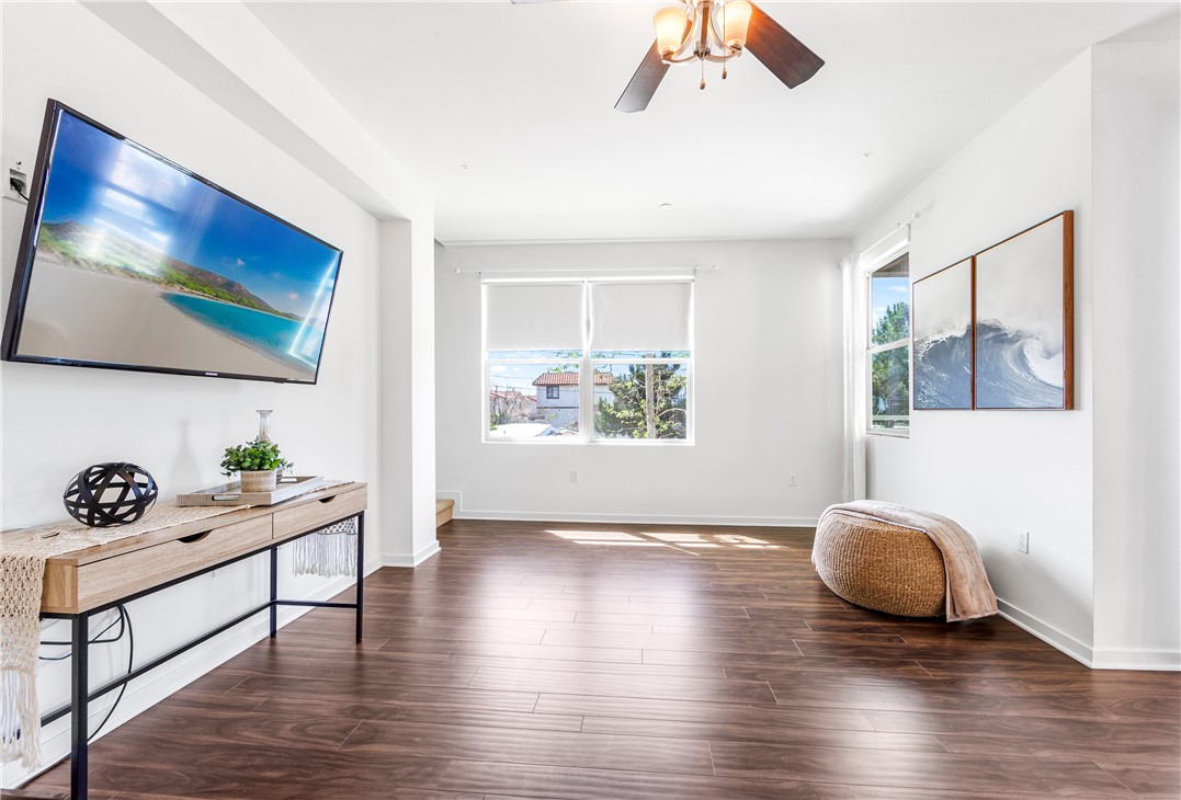 764 Colorado Circle Carson, CA 90745 - Photo 15 of 56 Living Room