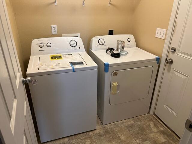 306 Shield Drive Crestview, FL 32539 - Photo 15 of 16 a utility room with dryer and washer