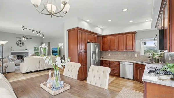 $999,900 | 2042 Cherokee Lane, Escondido, CA 92026