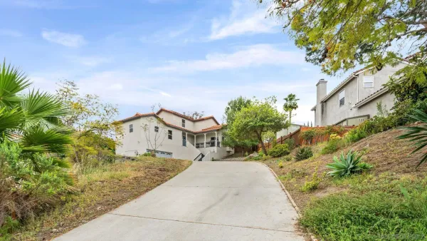 $1,095,000 | 2042 Cherokee Lane, Escondido, CA 92026