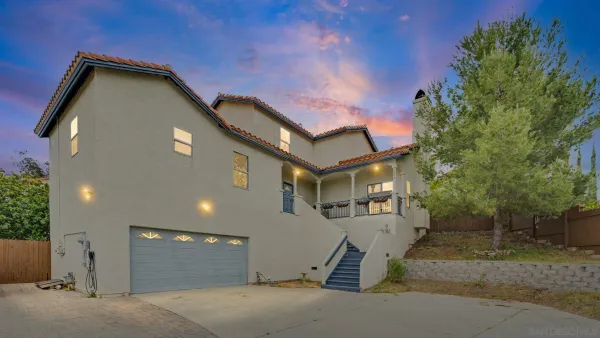 $1,095,000 | 2042 Cherokee Lane, Escondido, CA 92026