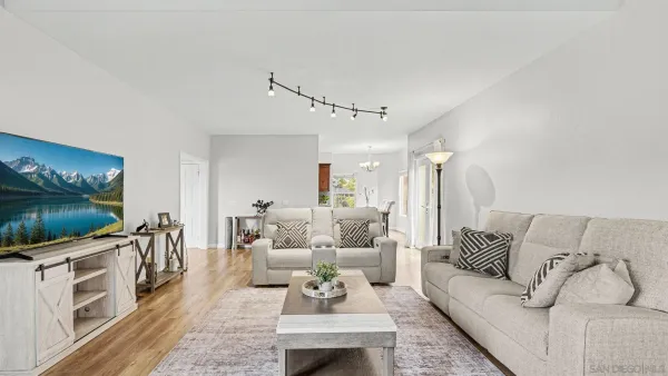 $1,095,000 | 2042 Cherokee Lane, Escondido, CA 92026