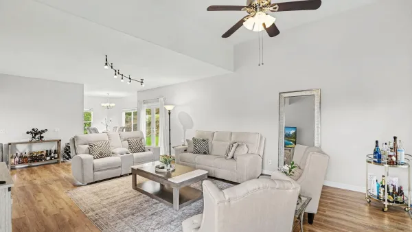 $1,095,000 | 2042 Cherokee Lane, Escondido, CA 92026