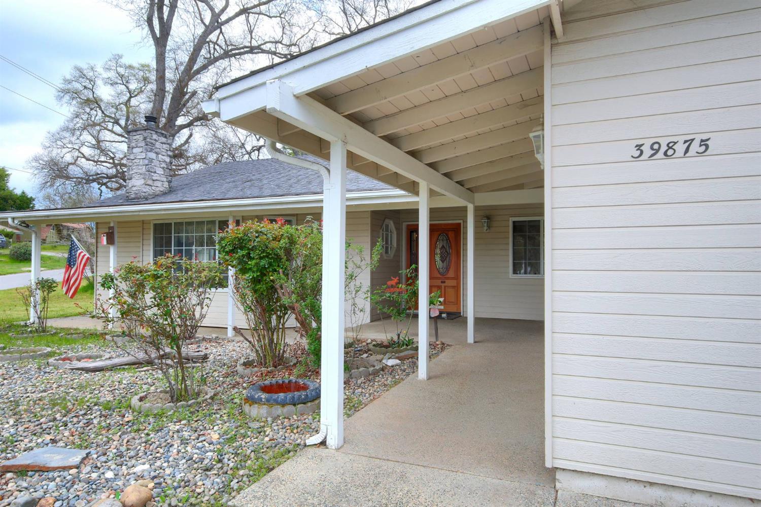 39875 Pine Ridge Way Oakhurst, CA 93644 - Photo 2 of 40 Gallery Image 2