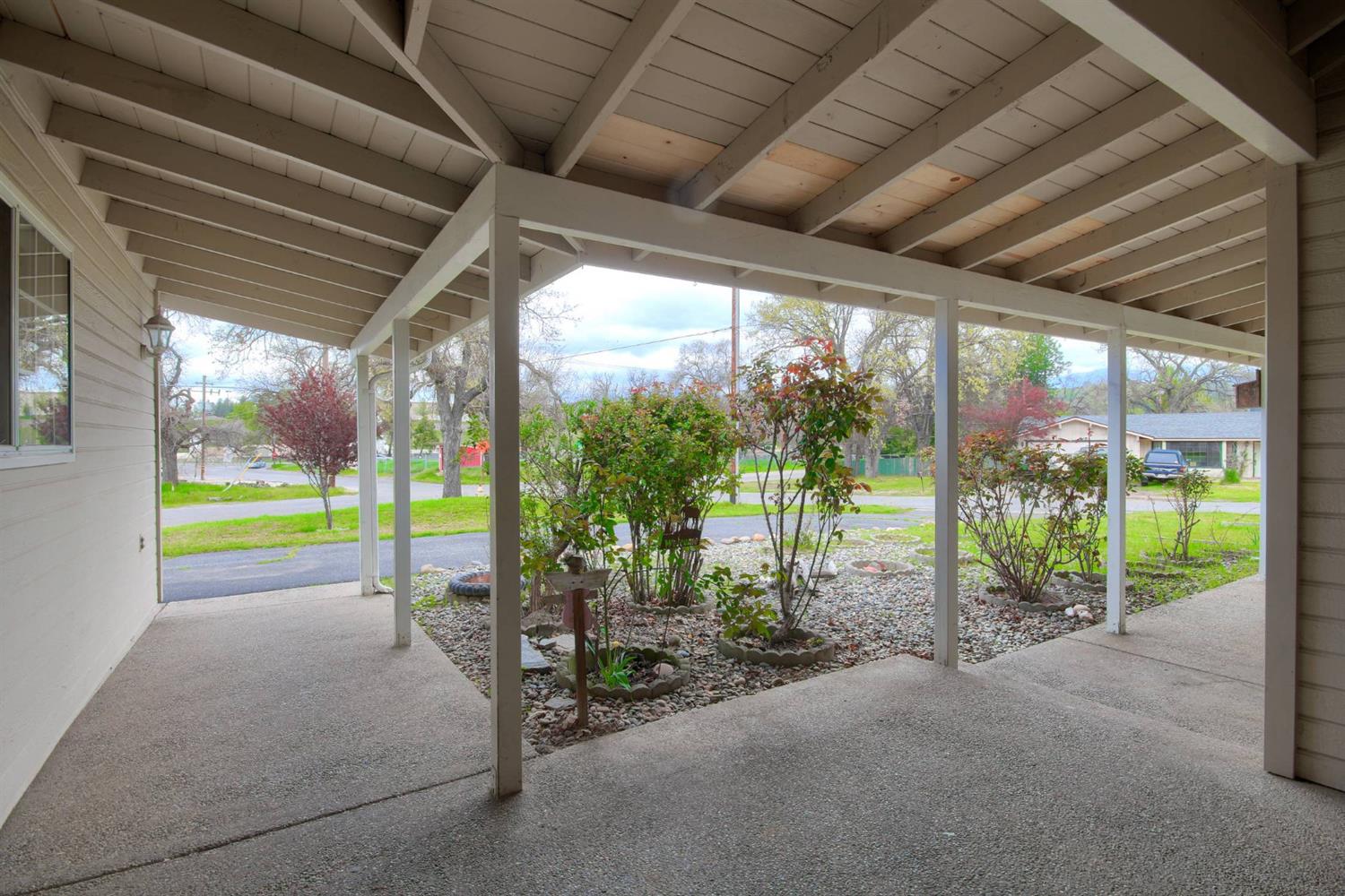 39875 Pine Ridge Way Oakhurst, CA 93644 - Photo 3 of 40 Gallery Image 3