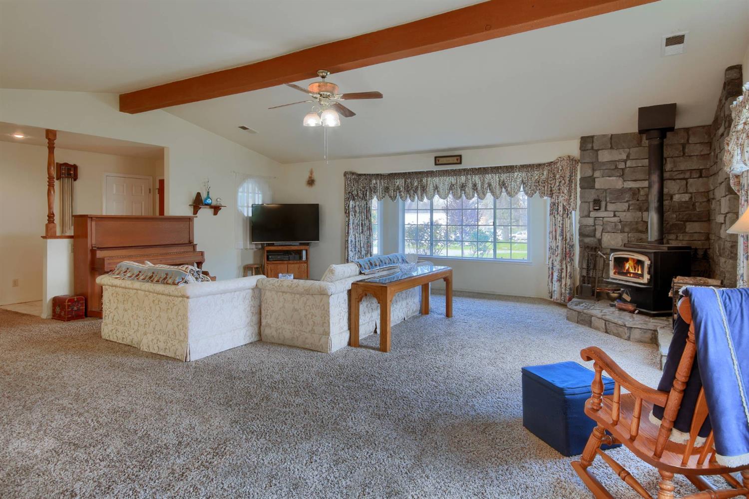 39875 Pine Ridge Way Oakhurst, CA 93644 - Photo 6 of 40 Gallery Image 6