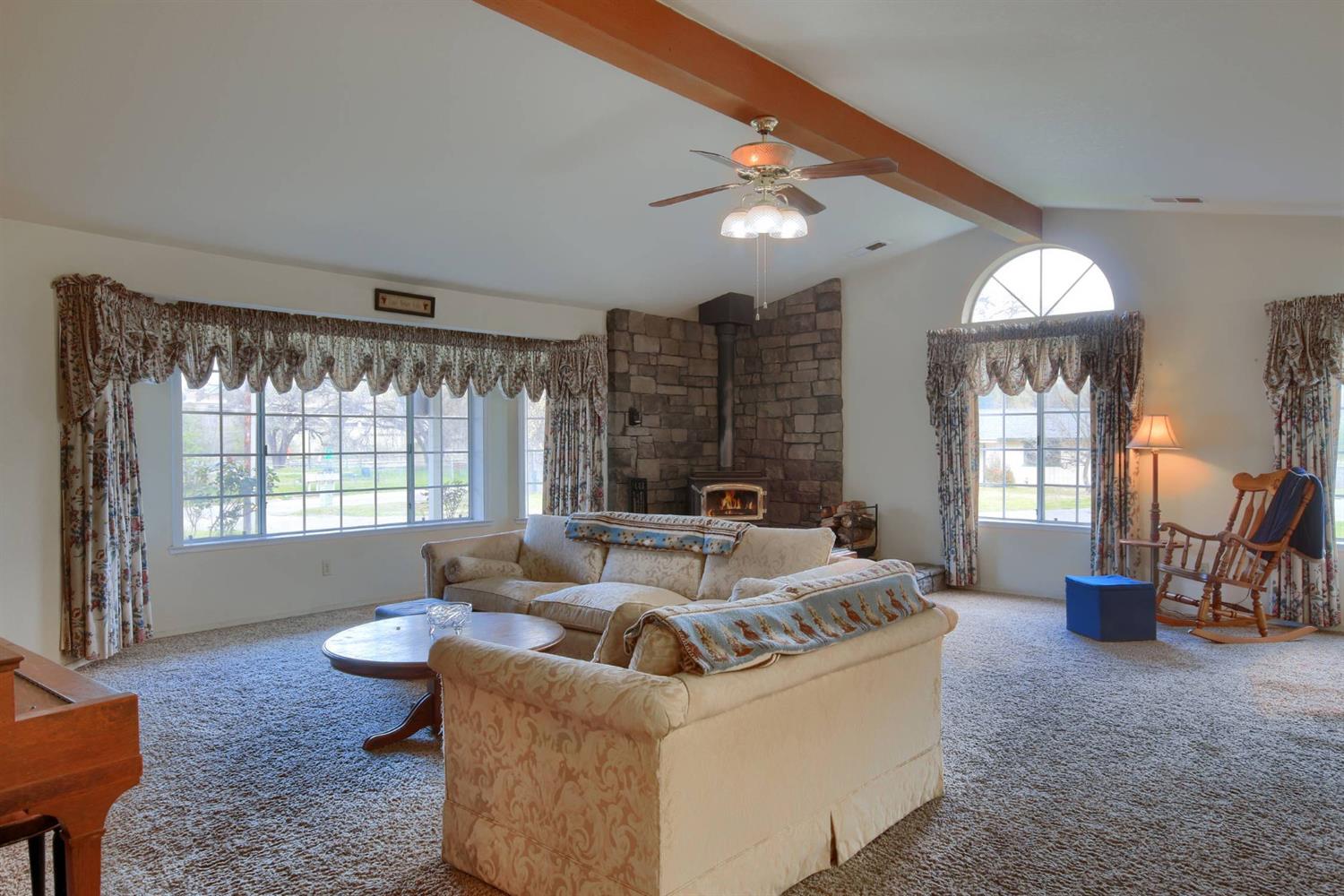 39875 Pine Ridge Way Oakhurst, CA 93644 - Photo 8 of 40 Gallery Image 8