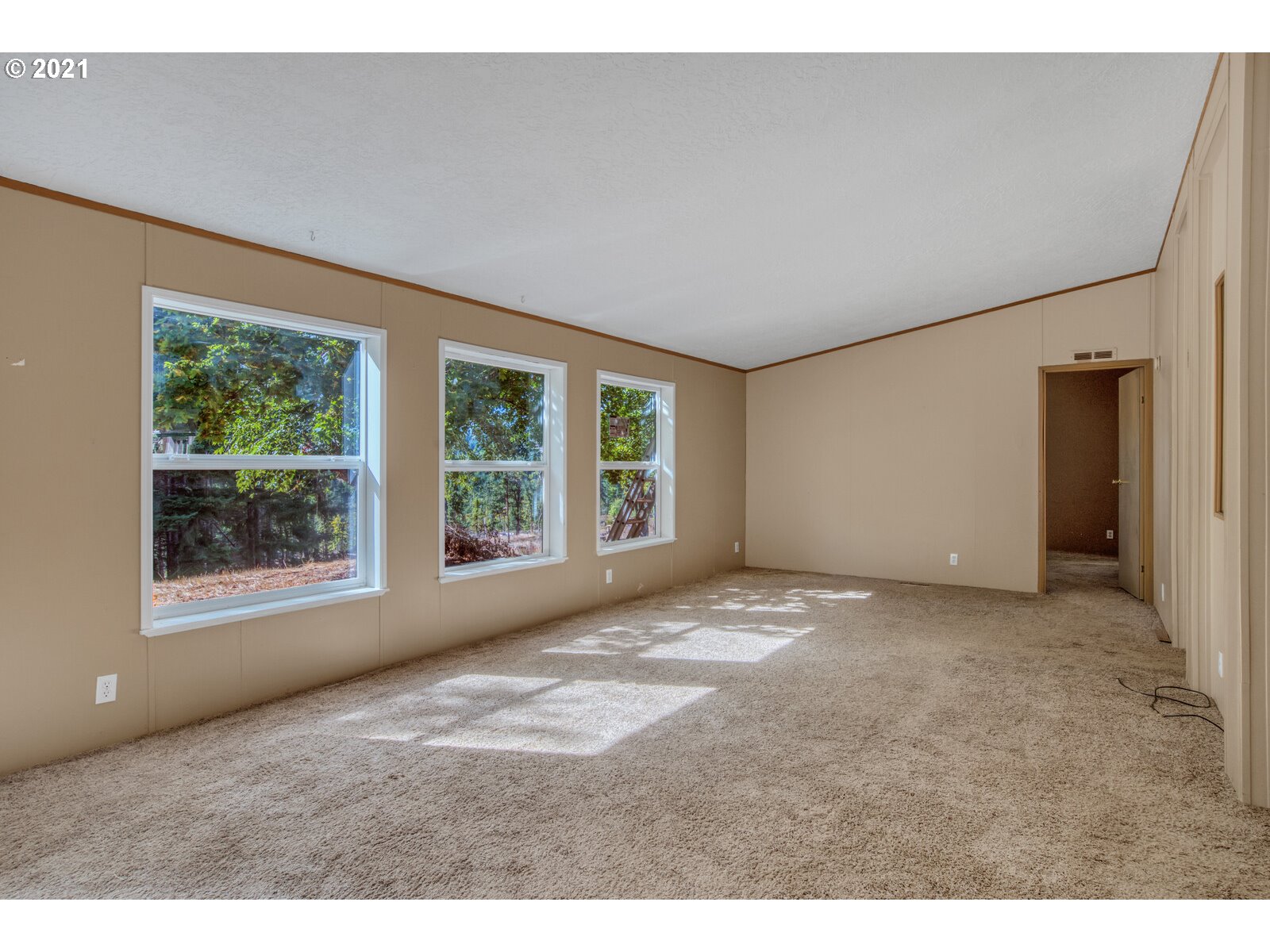 17241 Oakdale Road Dallas, OR 97338 - Photo 12 of 32 a view of an empty room with a window