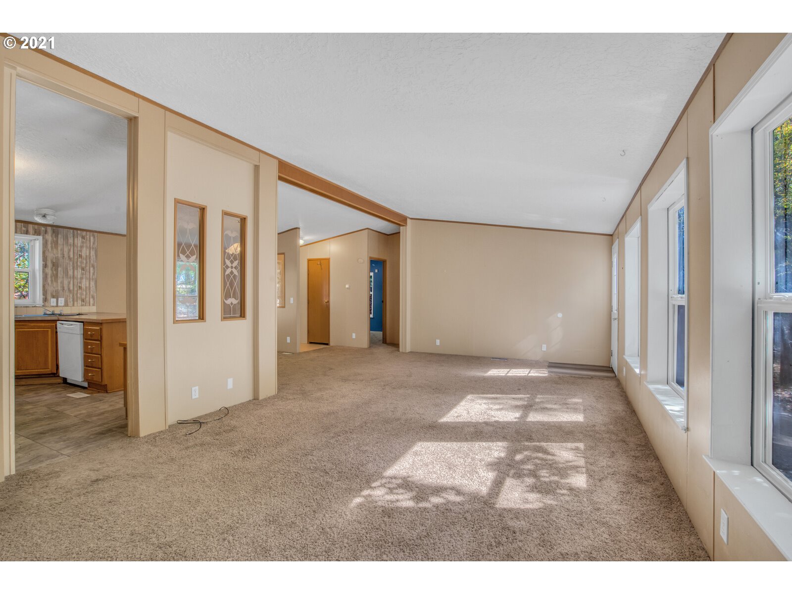 17241 Oakdale Road Dallas, OR 97338 - Photo 15 of 32 a view of an empty room