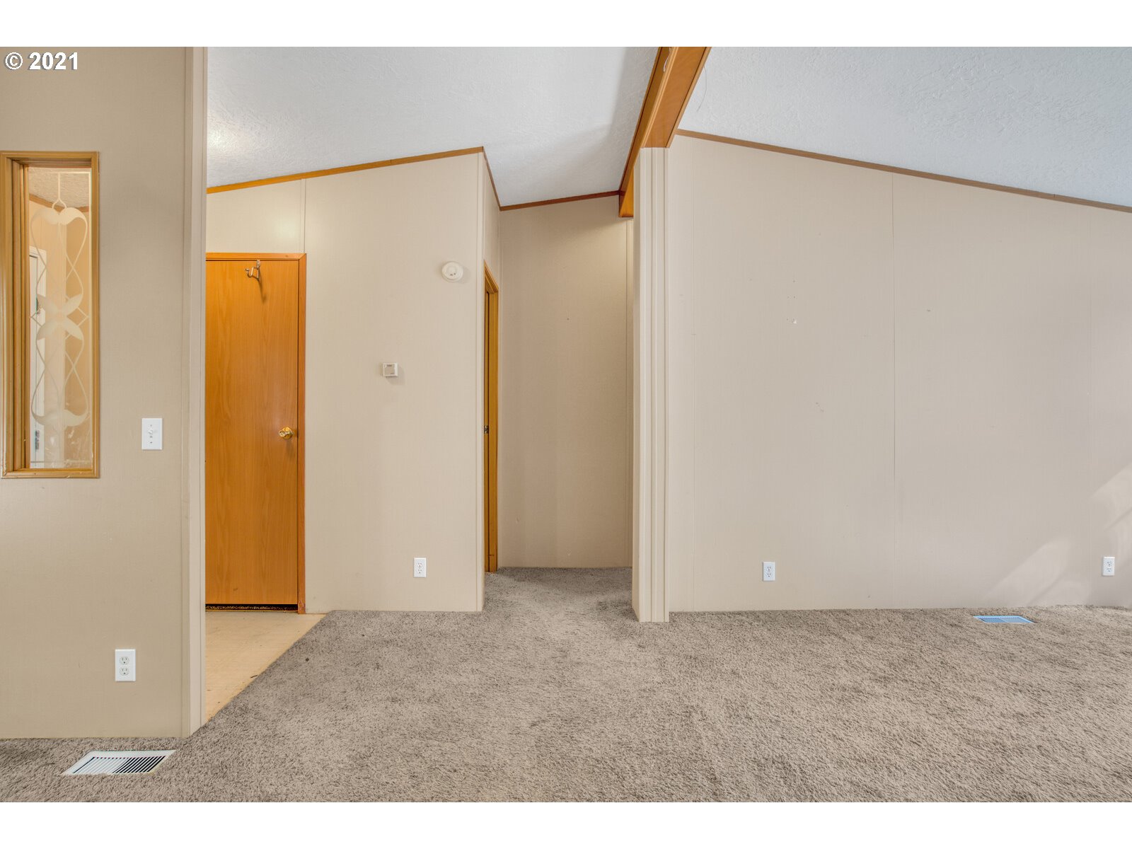 17241 Oakdale Road Dallas, OR 97338 - Photo 27 of 32 a view of an empty room