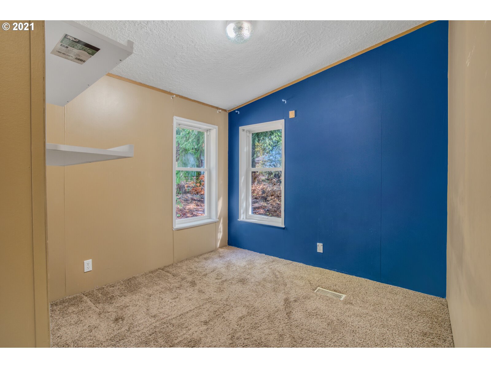 17241 Oakdale Road Dallas, OR 97338 - Photo 28 of 32 a view of an empty room and window