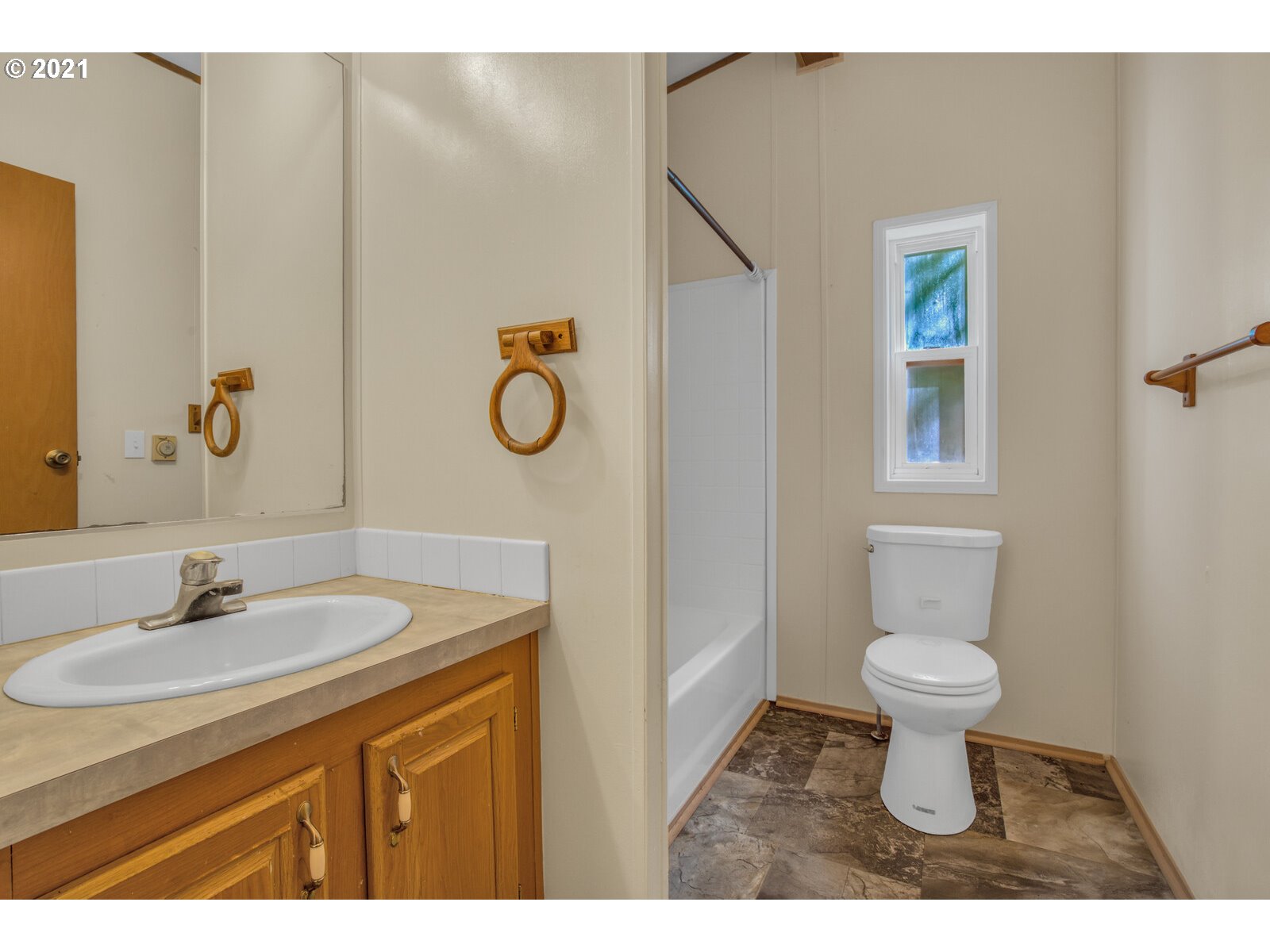 17241 Oakdale Road Dallas, OR 97338 - Photo 29 of 32 a bathroom with a sink and a toilet