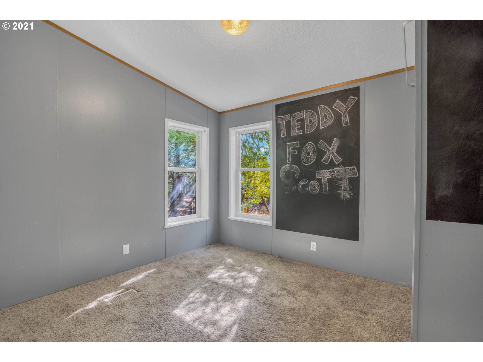 17241 Oakdale Road Dallas, OR 97338 - Photo 30 of 32 a view interior of the house and window