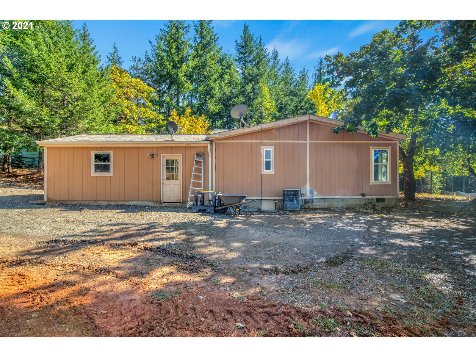 17241 Oakdale Road Dallas, OR 97338 - Photo 4 of 32 a view of a backyard with large trees