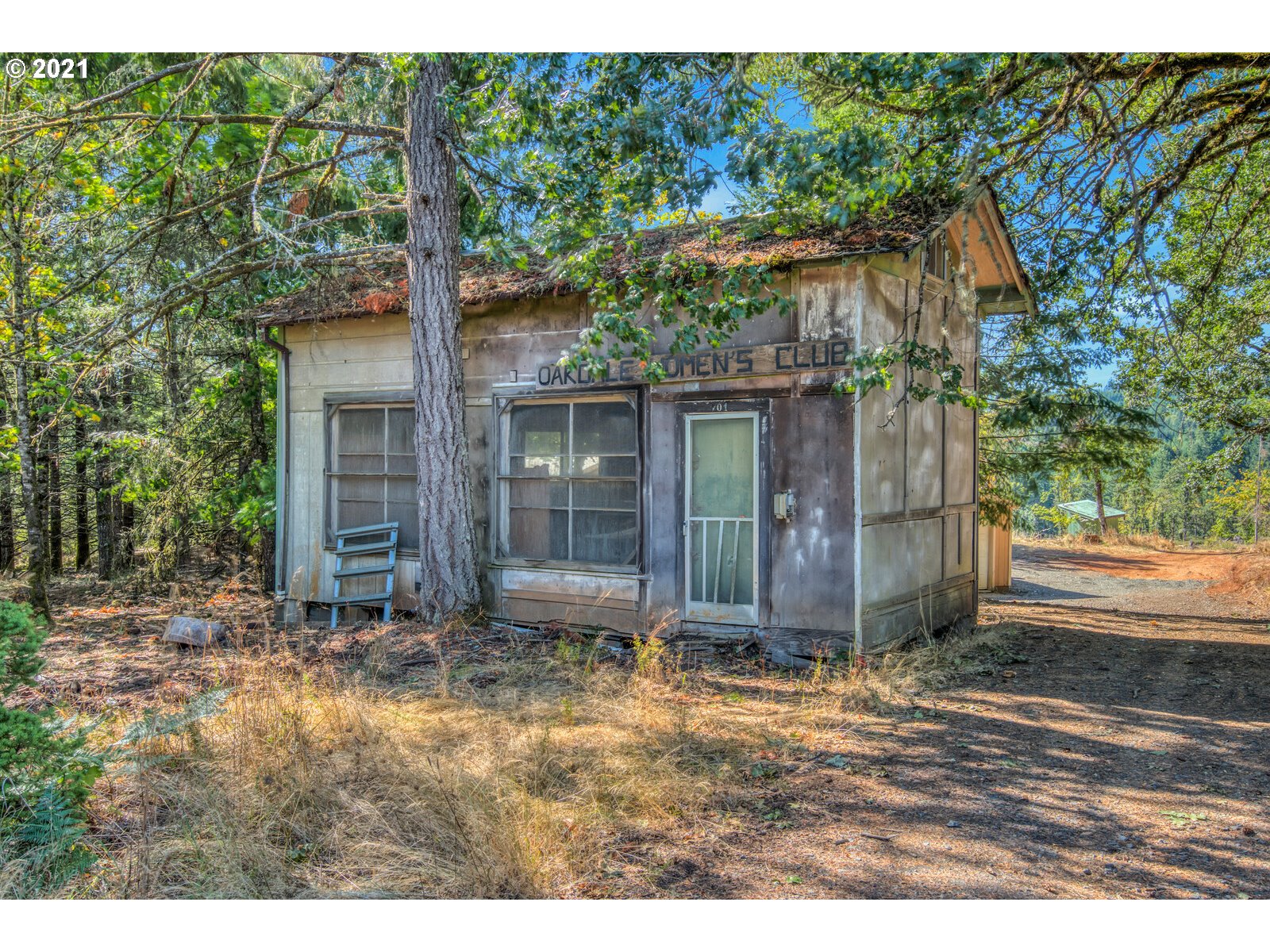17241 Oakdale Road Dallas, OR 97338 - Photo 31 of 32 a front view of house with yard