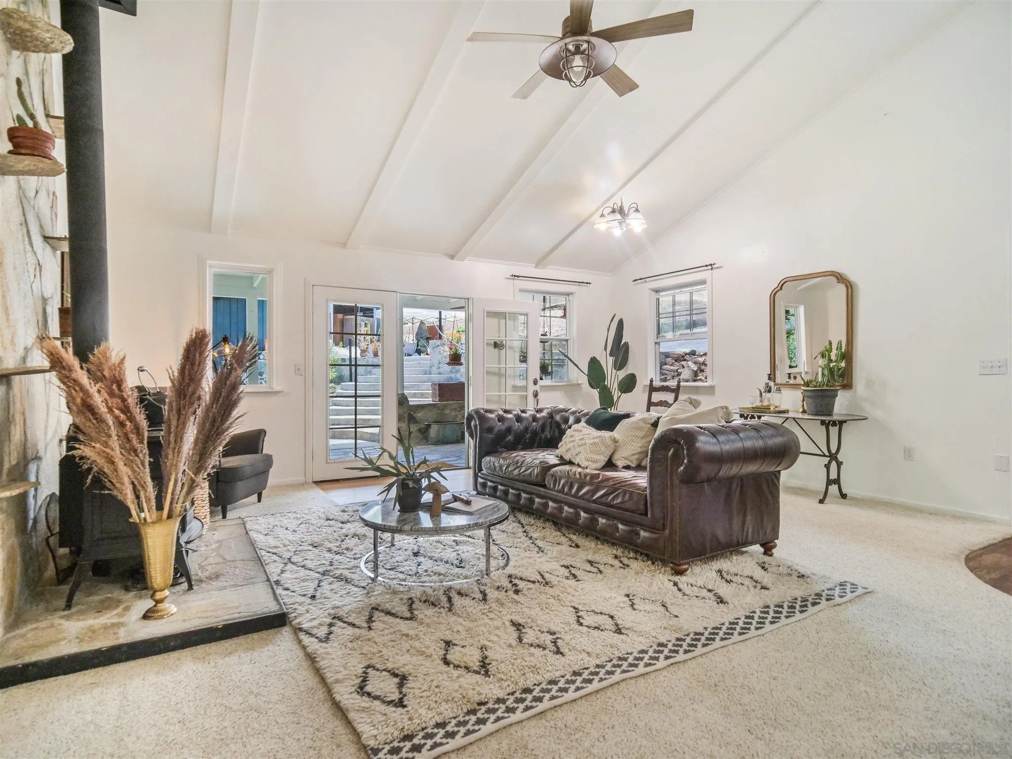 1102 Nicola Ranch Road Fallbrook, CA 92028 - Photo 27 of 63 a living room with furniture
