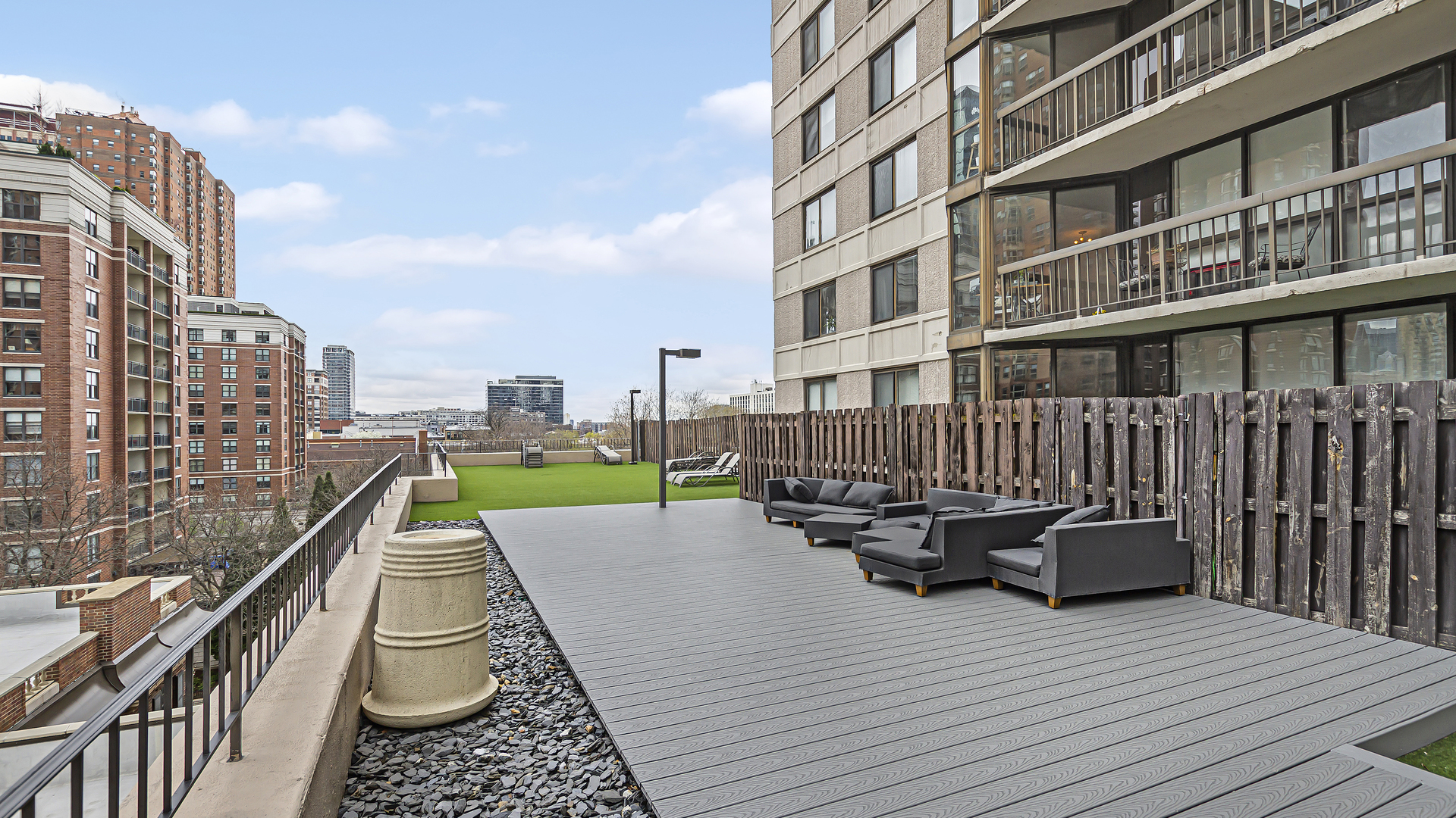 33 West Delaware Place, Unit 10G Chicago, IL 60610 - Photo 19 of 20