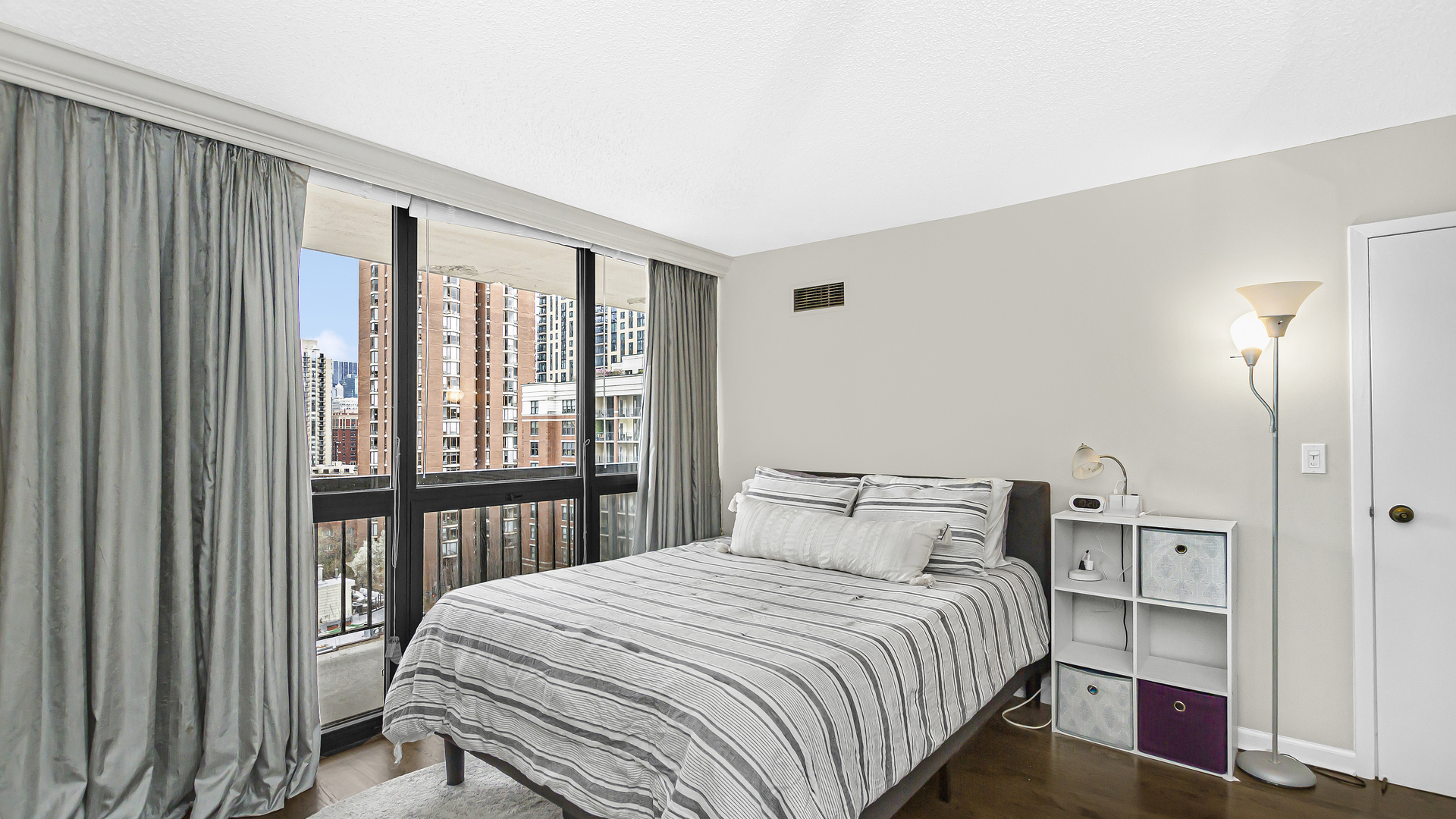33 West Delaware Place, Unit 10G Chicago, IL 60610 - Photo 8 of 20 a bedroom with a bed and a large window