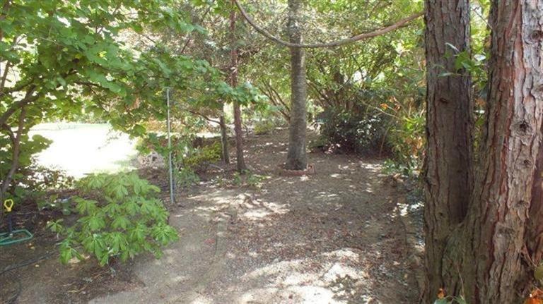 3267 Freeland Road Central Point, OR 97502 - Photo 27 of 30 BACK OF THE PROPERTY PRIVATE WALKING ARE