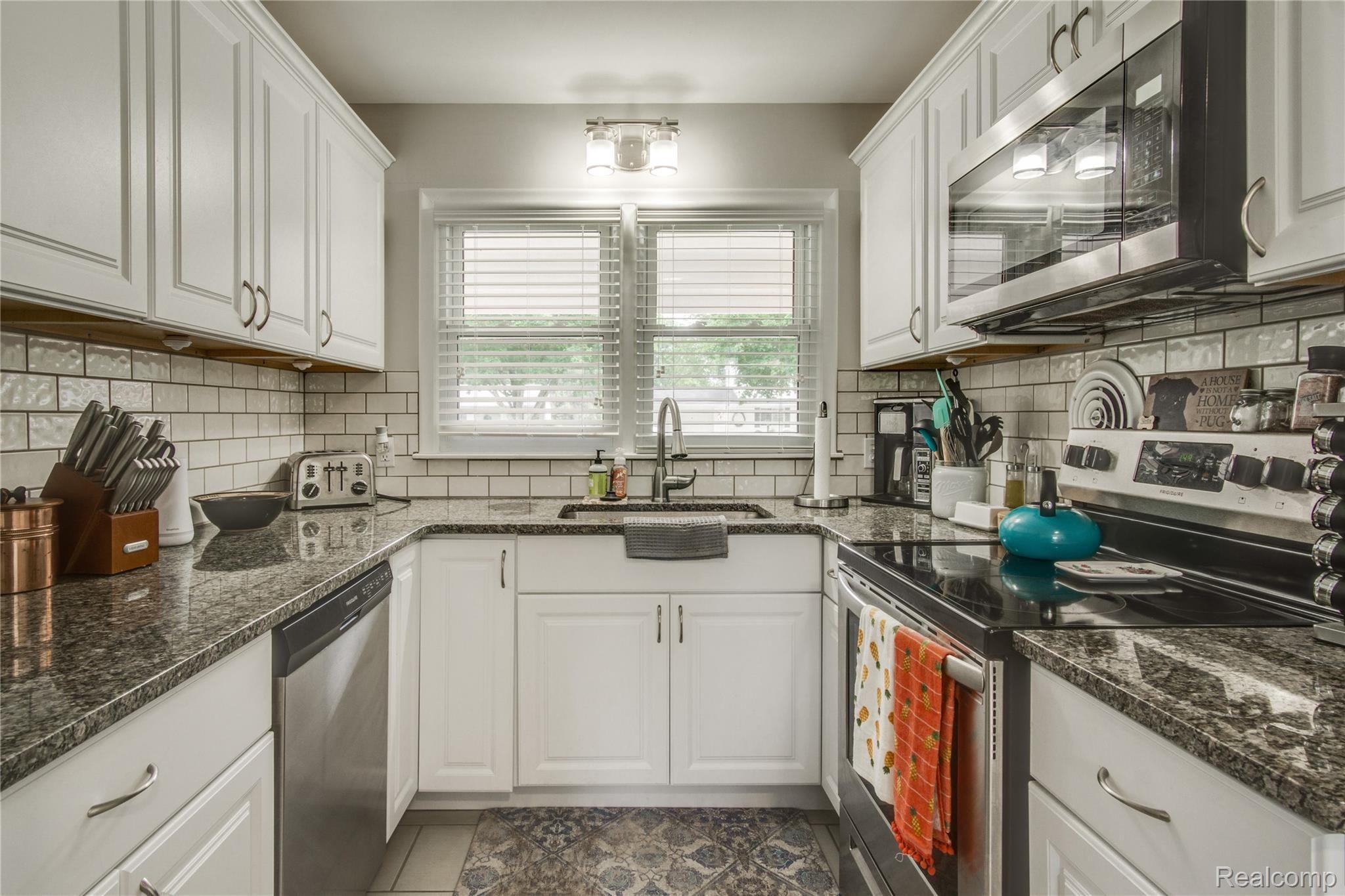 343 Old Bridge Road Grand Blanc, MI 48439 - Photo 8 of 28 Interiors (14 of 33).jpg