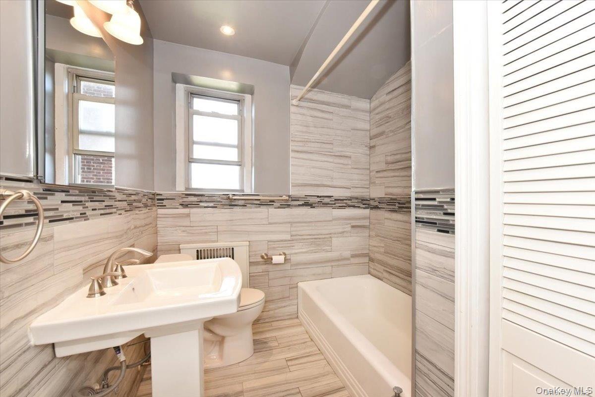 175-06 Devonshire Road, Unit 4M Queens, NY 11432 - Photo 15 of 18 a bathroom with a sink and a bathtub