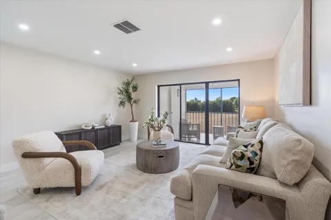 $99,990 | 47 Stratford Lane West, Unit F, Boynton Beach, FL 33436