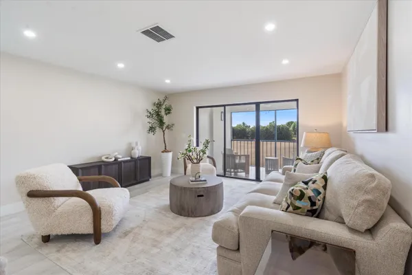 $99,990 | 47 Stratford Lane West, Unit F, Boynton Beach, FL 33436