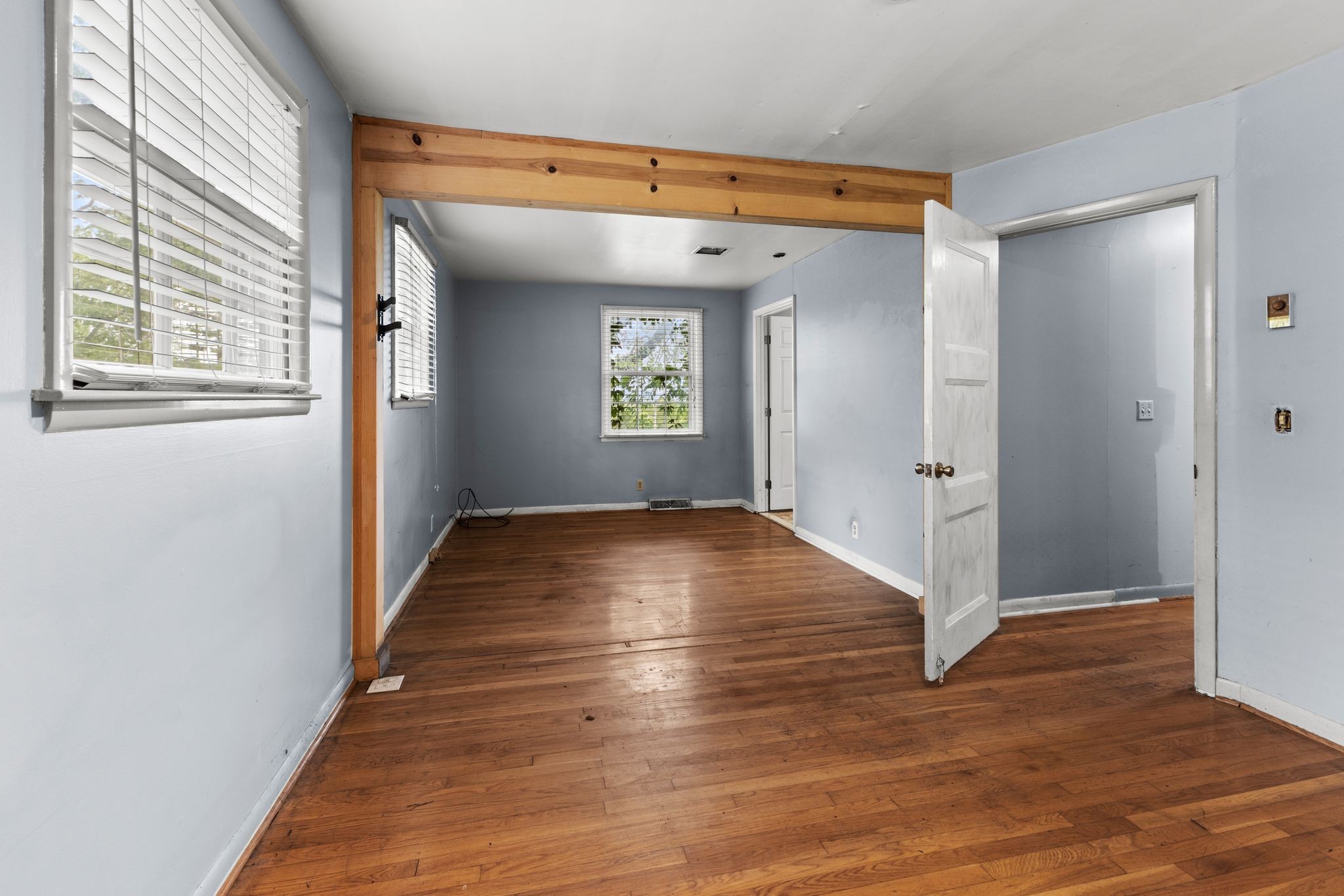 483 Franklin Road Franklin, TN 37069 - Photo 19 of 48 a view of a hallway with wooden floor and a window