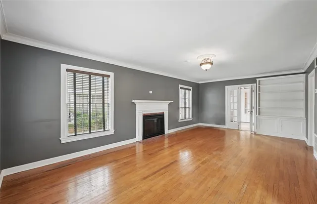 $574,999 | 2335 West Rosedale Street South, Fort Worth, TX 76110