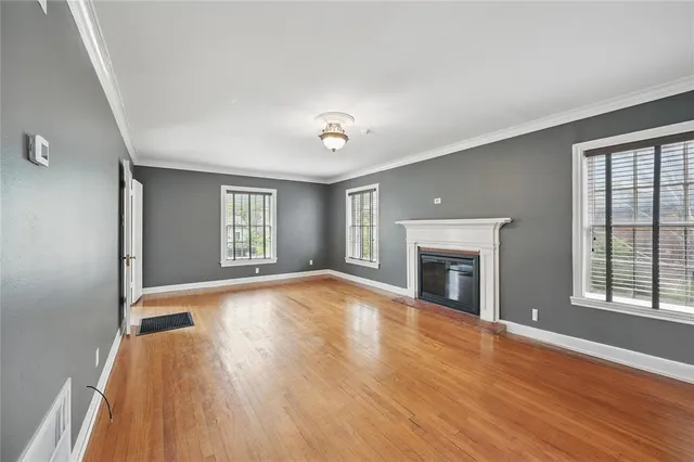 $574,999 | 2335 West Rosedale Street South, Fort Worth, TX 76110