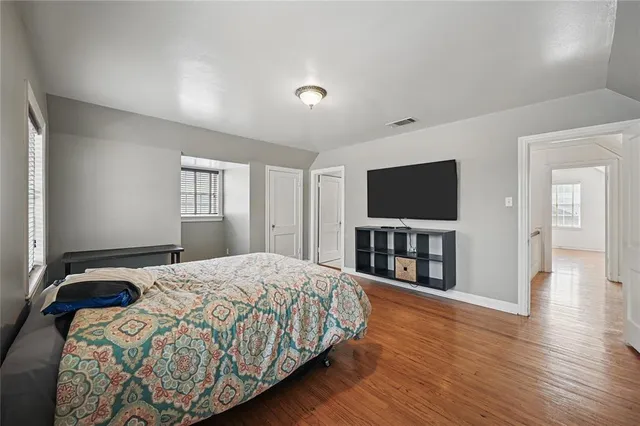 $574,999 | 2335 West Rosedale Street South, Fort Worth, TX 76110