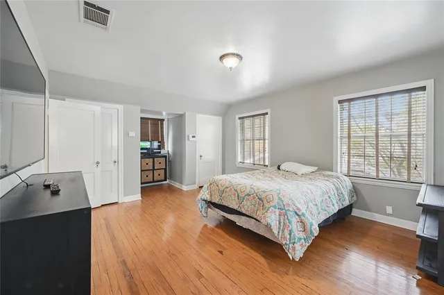 $574,999 | 2335 West Rosedale Street South, Fort Worth, TX 76110