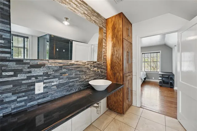 $574,999 | 2335 West Rosedale Street South, Fort Worth, TX 76110