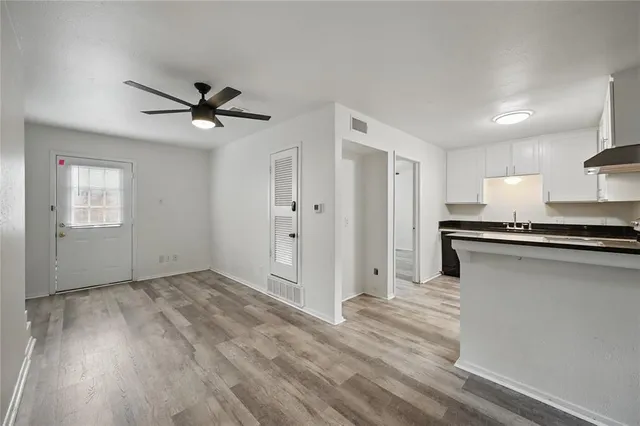 $574,999 | 2335 West Rosedale Street South, Fort Worth, TX 76110