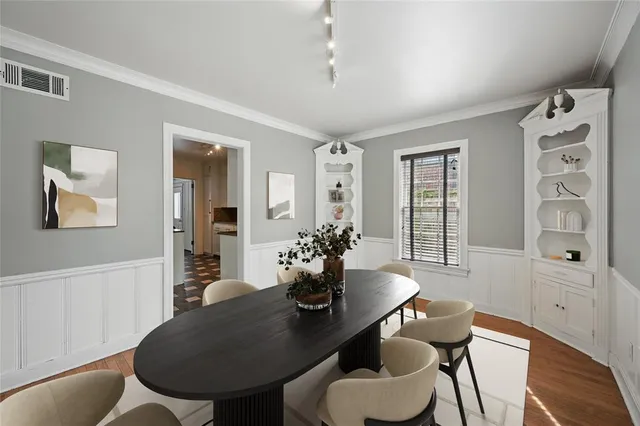 $574,999 | 2335 West Rosedale Street South, Fort Worth, TX 76110